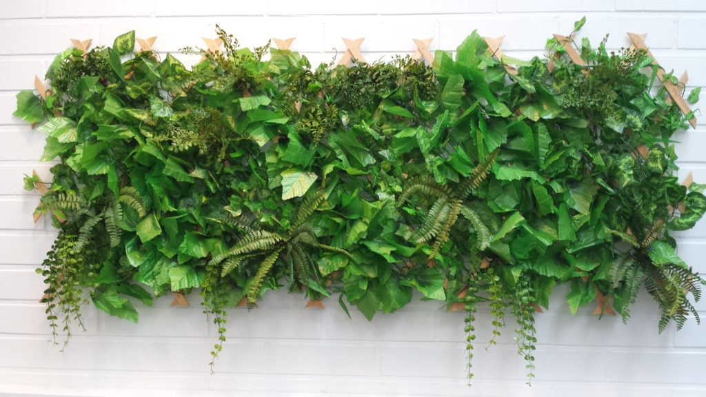 Un mur végétal synthétique qui nécessite peu d'entretien